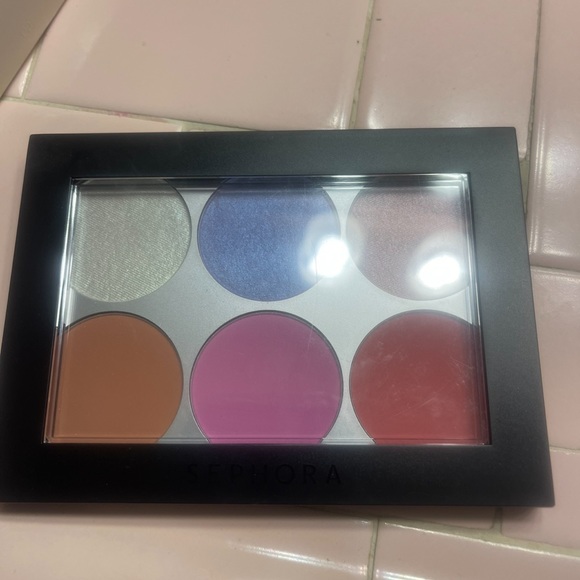 Eye shadow palette - Picture 3 of 3